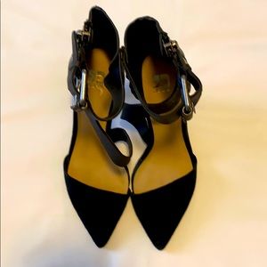 Joe’s Jeans brand pump